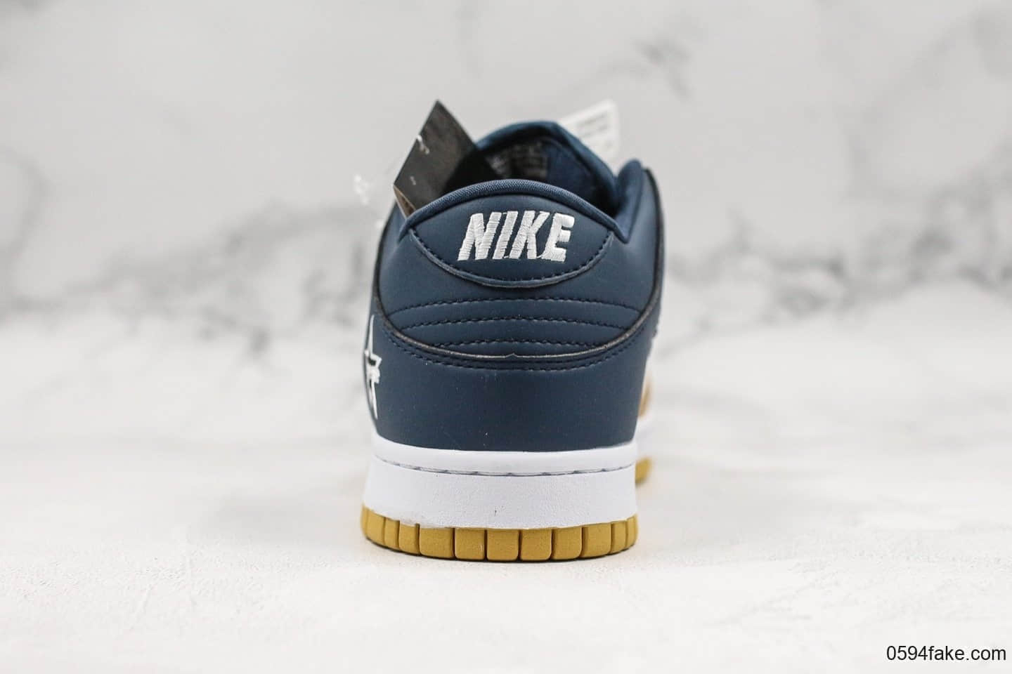 耐克Nike SB Dunk Low Silver Black x Supreme纯原版本SB扣篮系列低帮经典百搭休闲运动板鞋原装液态水晶钩子内置Zoom气垫FW19季单品至高联名 货号：CK3480-700