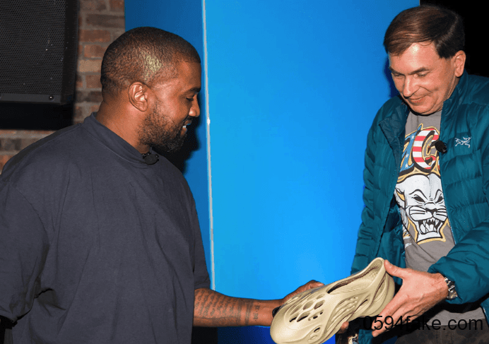 Yeezy洞洞鞋明年发售!采用藻类打造!100%环保材质!你怎么看?