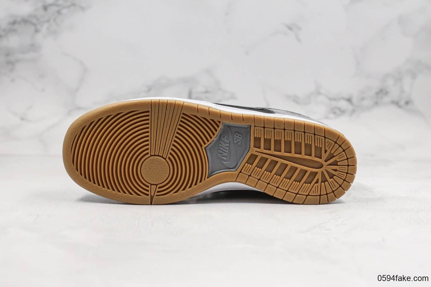 耐克Nike SB Dunk Low Pro Leather Grey Black-Gum纯原版本扣篮系列灰黑限定配色内置气垫全头层鞋面原楦头纸板打造 货号：854866-126