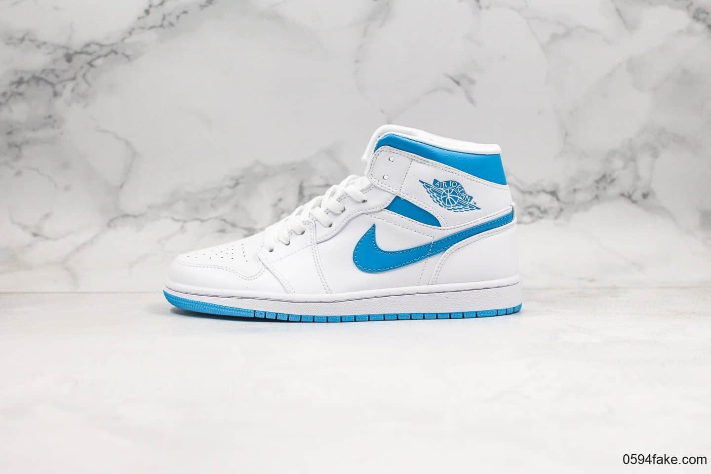 乔丹Air Jordan 1 Mid公司级版本中帮AJ1北卡蓝配色原厂原模大底正确鞋面皮料 货号：BQ6472-114