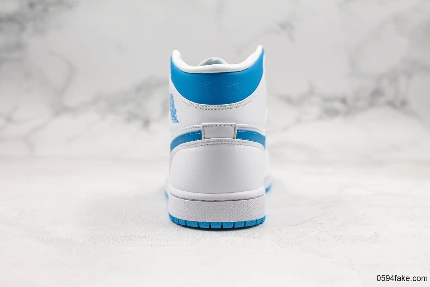 乔丹Air Jordan 1 Mid公司级版本中帮AJ1北卡蓝配色原厂原模大底正确鞋面皮料 货号：BQ6472-114