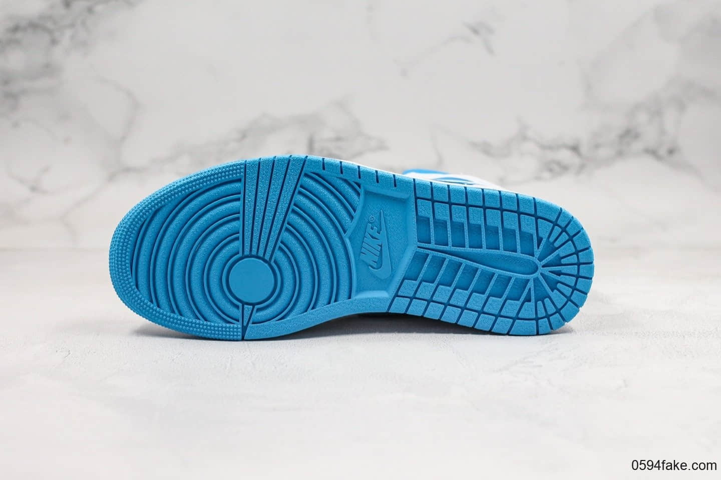 乔丹Air Jordan 1 Mid公司级版本中帮AJ1北卡蓝配色原厂原模大底正确鞋面皮料 货号：BQ6472-114