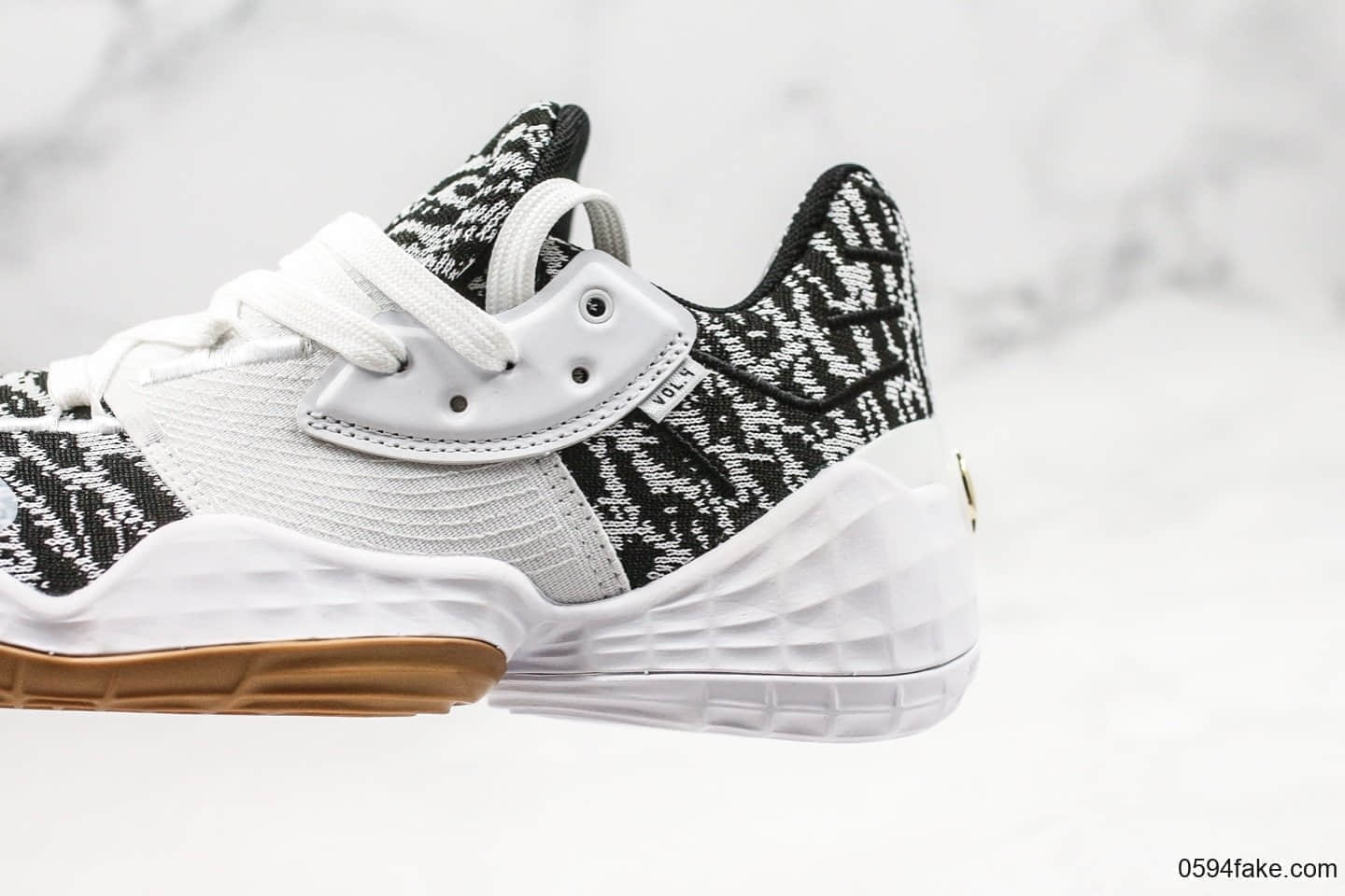 阿迪达斯adidas Harden Vol.4 Gca纯原版本哈登4代篮球鞋黑白配色原档案数据开发原材料打造一比一实战篮球鞋 货号：EF1260