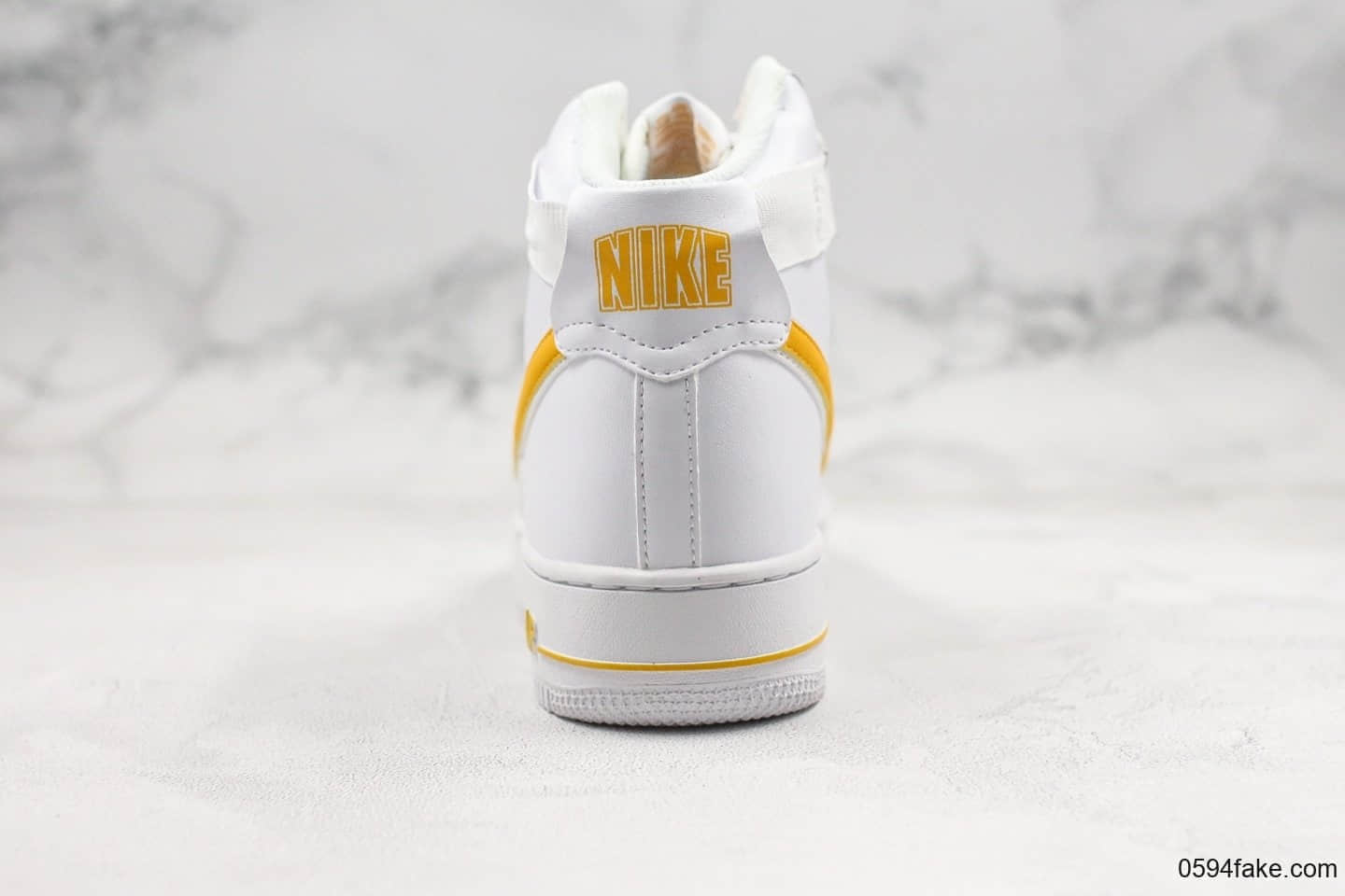 耐克NIKE AIR FORCE 1 HIGH AVAILABLE IN WHITE AND UNIVERSITY GOLD纯原版本高帮空军一号全白蛋黄色勾内置气垫原盒原标 货号：AT4141-101