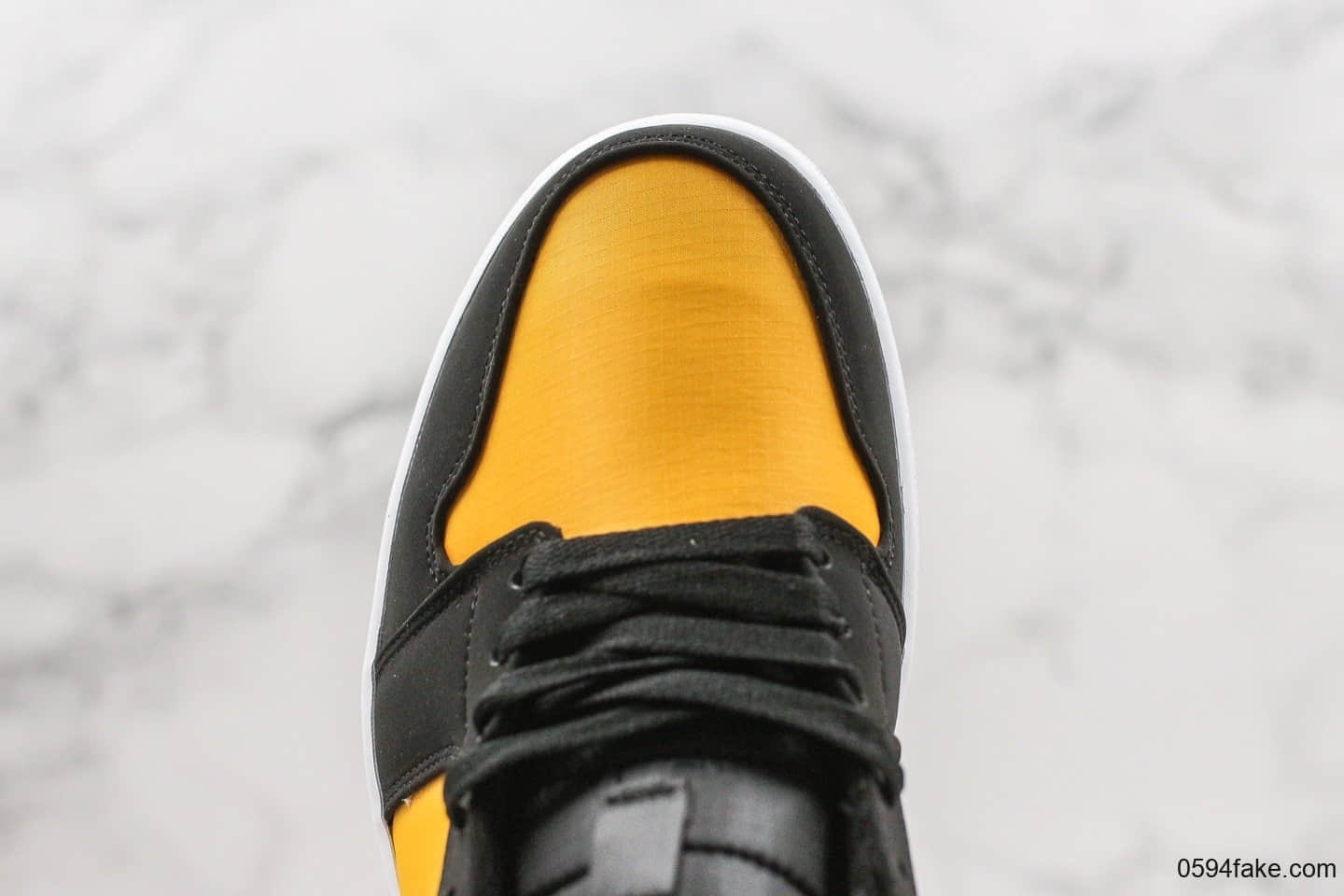 乔丹Air Jordan Mid公司级版本中帮AJ1黑橙丝绸大黄蜂原档案数据开发鞋面采用磨砂材质与丝绸拼接 货号：CD6759-007