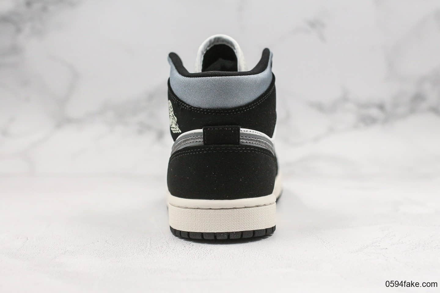 乔丹Air Jordan 1 Mid公司级版本中帮aj1丝绸伯爵原盒原标原鞋开模一比一打造 货号:852542-011