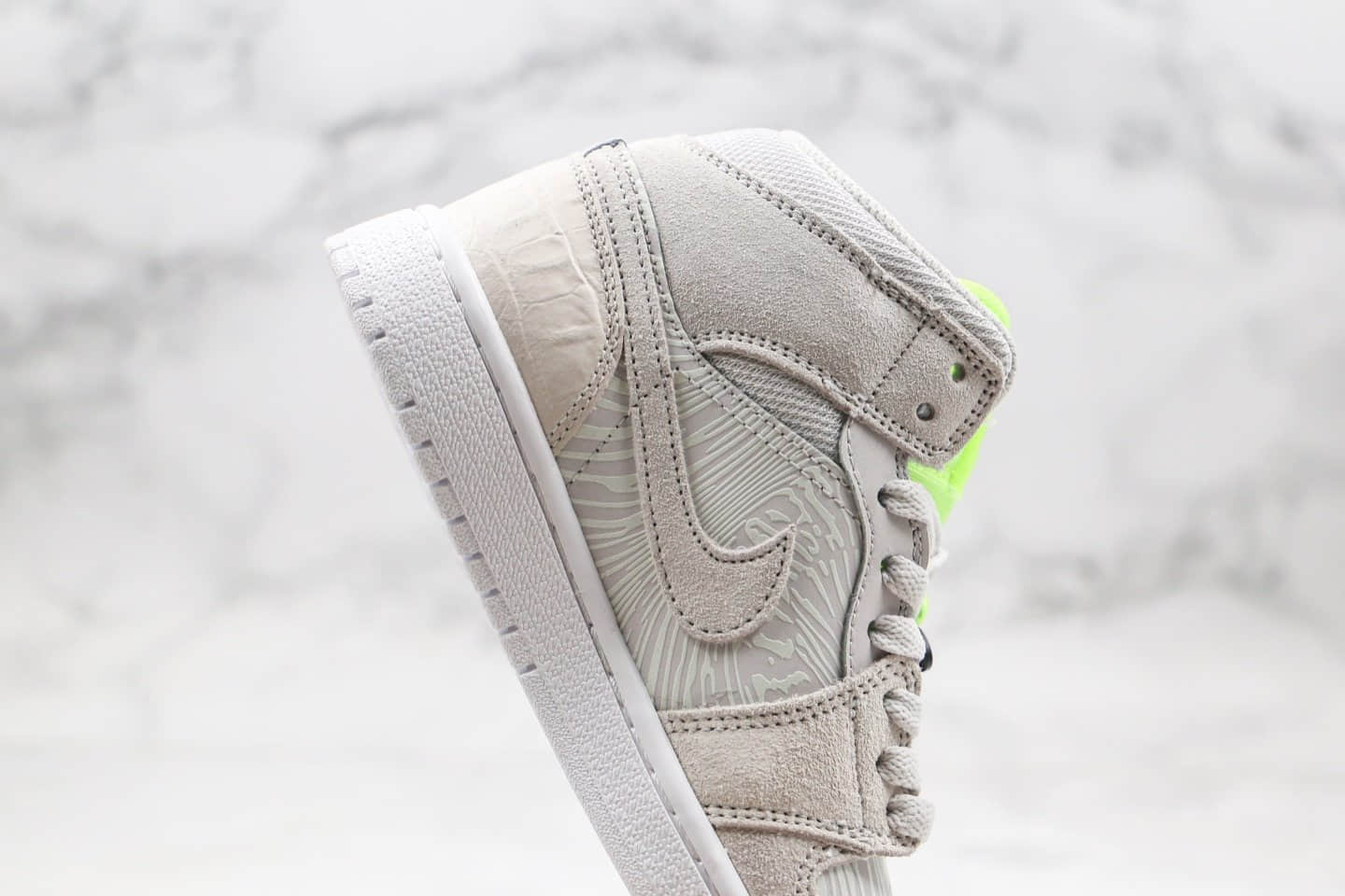 乔丹Air Jordan 1 Mid WMNS纯原版本中帮AJ1海盐荧光绿米白色原厂AJ鞋舌原厂后跟定型 货号：CV3018-001