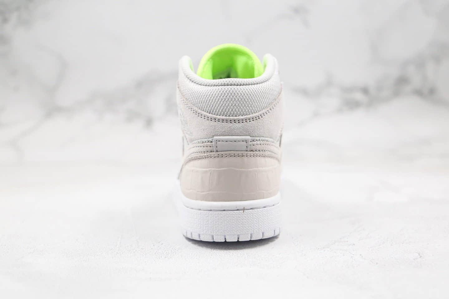 乔丹Air Jordan 1 Mid WMNS纯原版本中帮AJ1海盐荧光绿米白色原厂AJ鞋舌原厂后跟定型 货号：CV3018-001