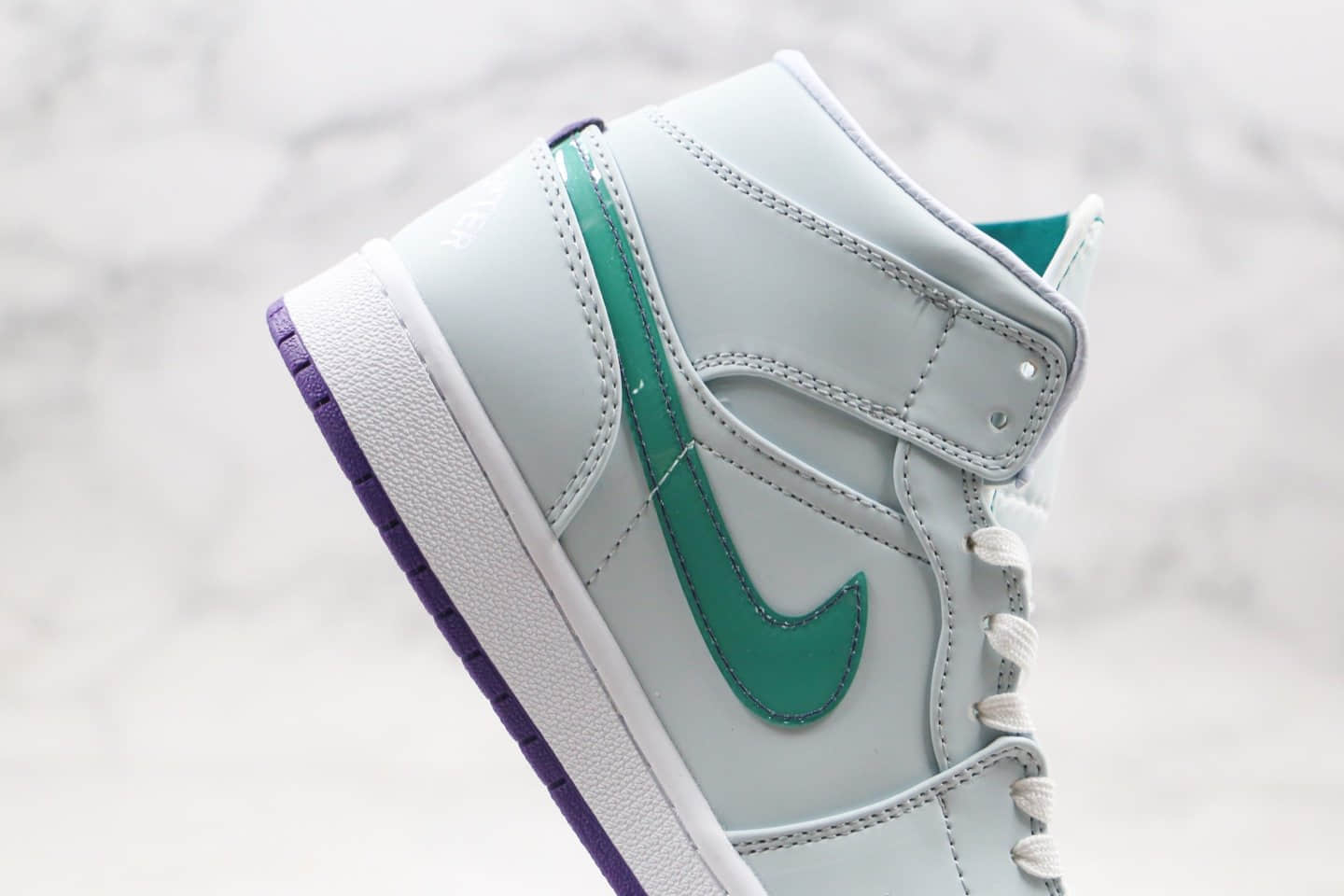 乔丹Air Jordan 1 Mid纯原版本中帮AJ1灰绿色鸳鸯钩正确鞋面卡色原盒原标 货号：CW5853-100