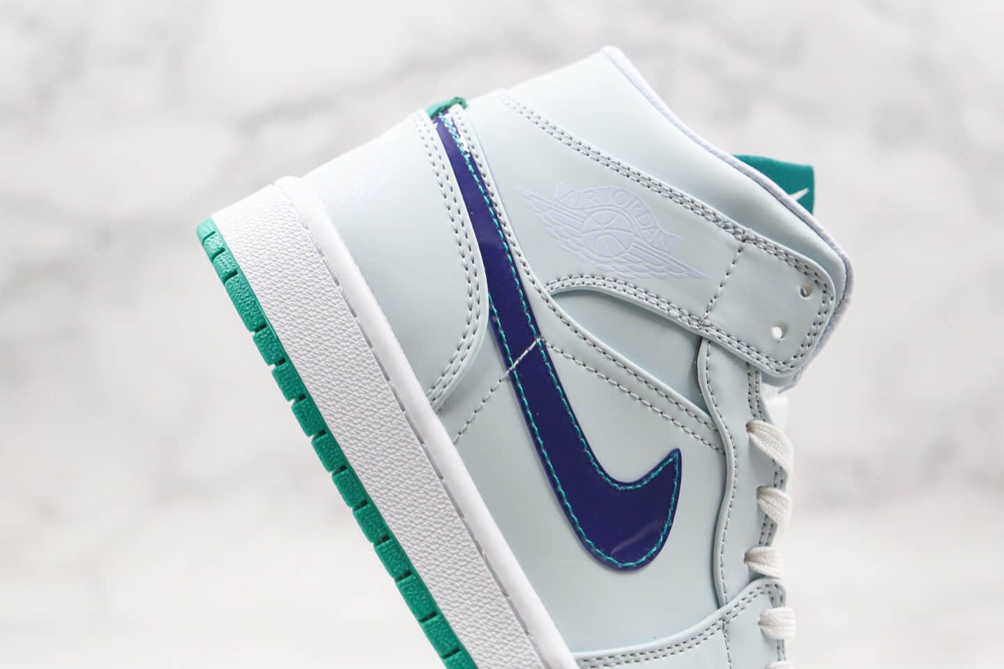 乔丹Air Jordan 1 Mid纯原版本中帮AJ1灰绿色鸳鸯钩正确鞋面卡色原盒原标 货号：CW5853-100