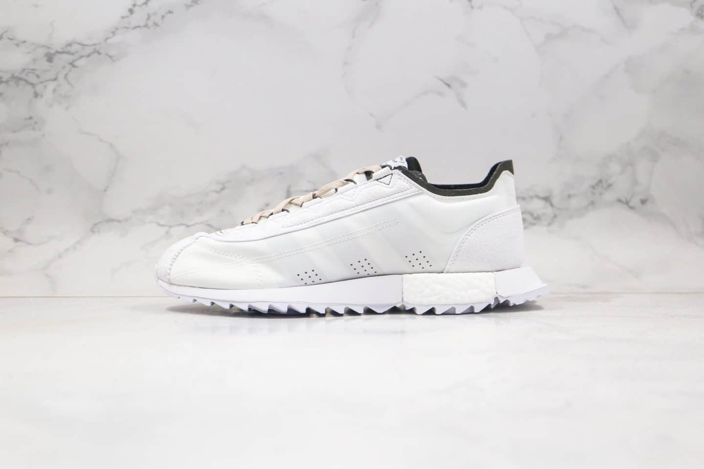 阿迪达斯王嘉尔上脚同款SL7600复古爆米花跑鞋出货