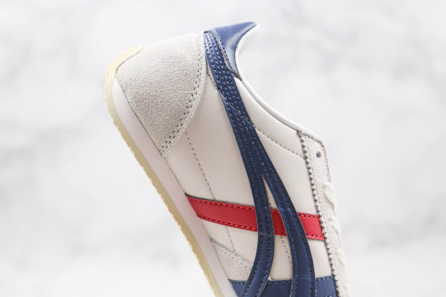 亚瑟士Asics onitsuka tiger纯原版本低帮皮面鬼冢虎阿甘鞋型休闲鞋原厂四联吊牌 货号：TH201L-9950