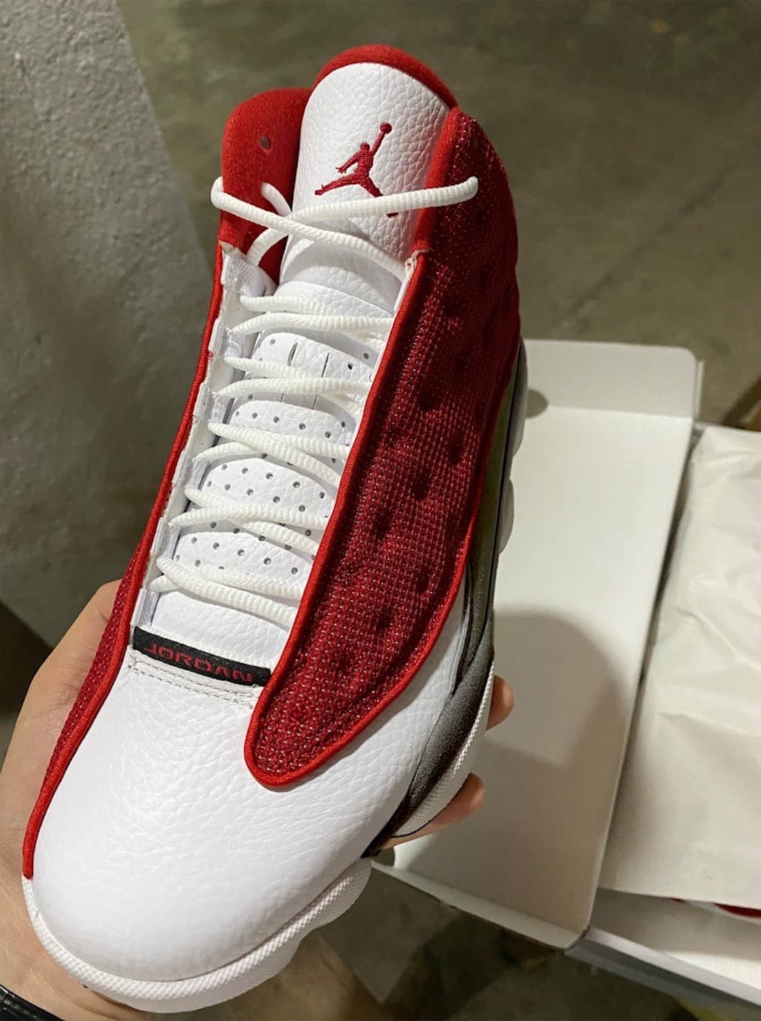 酷似凯文·马丁PE!全新AJ13“ Red Flint”惊艳亮相!还有几分Flint的味道! 货号:414571-600