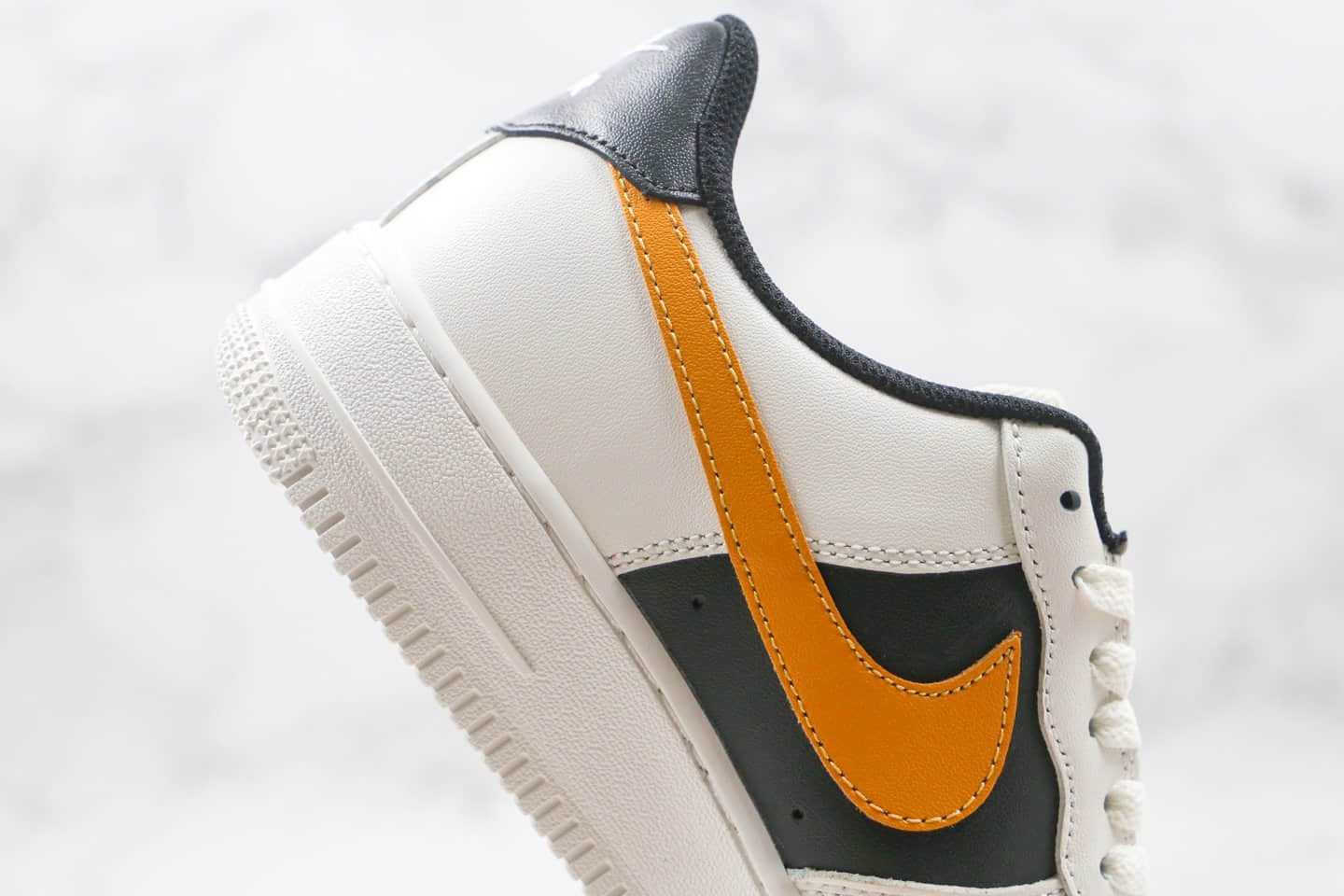 耐克Nike Air Force1 07 Low纯原版本低帮空军一号米白黑黄色拼色板鞋内置全掌Sole气垫 货号：AQ4134-403