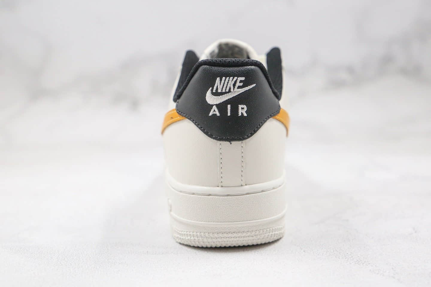 耐克Nike Air Force1 07 Low纯原版本低帮空军一号米白黑黄色拼色板鞋内置全掌Sole气垫 货号：AQ4134-403