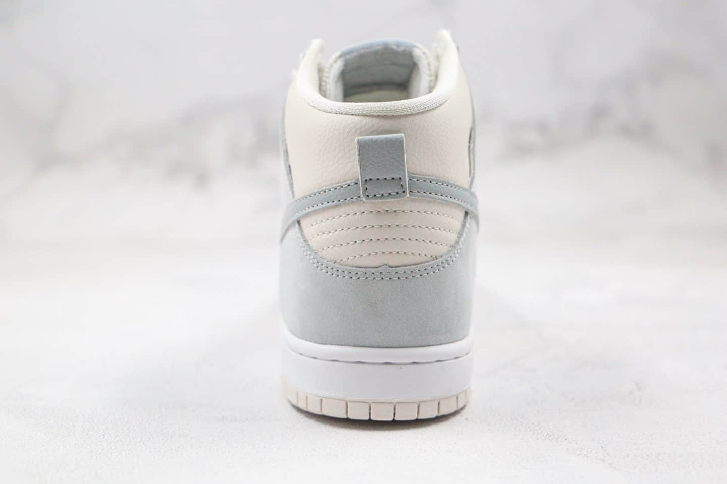耐克Nike SB Dunk High纯原版本高帮SB休闲板鞋米白灰色内置气垫 货号：BQ6826-101