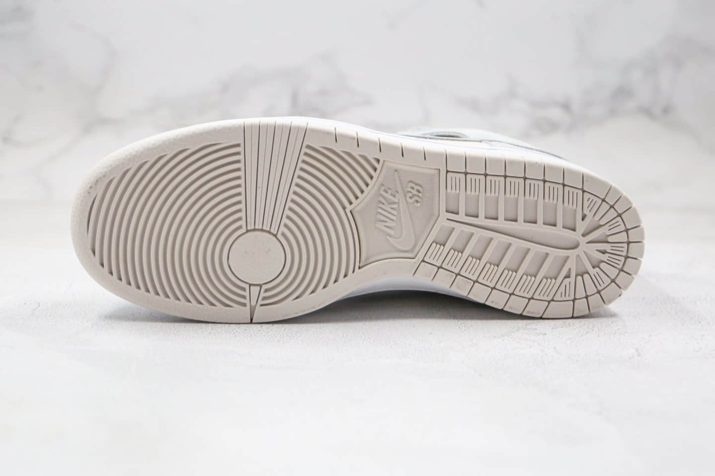 耐克Nike SB Dunk High纯原版本高帮SB休闲板鞋米白灰色内置气垫 货号：BQ6826-101