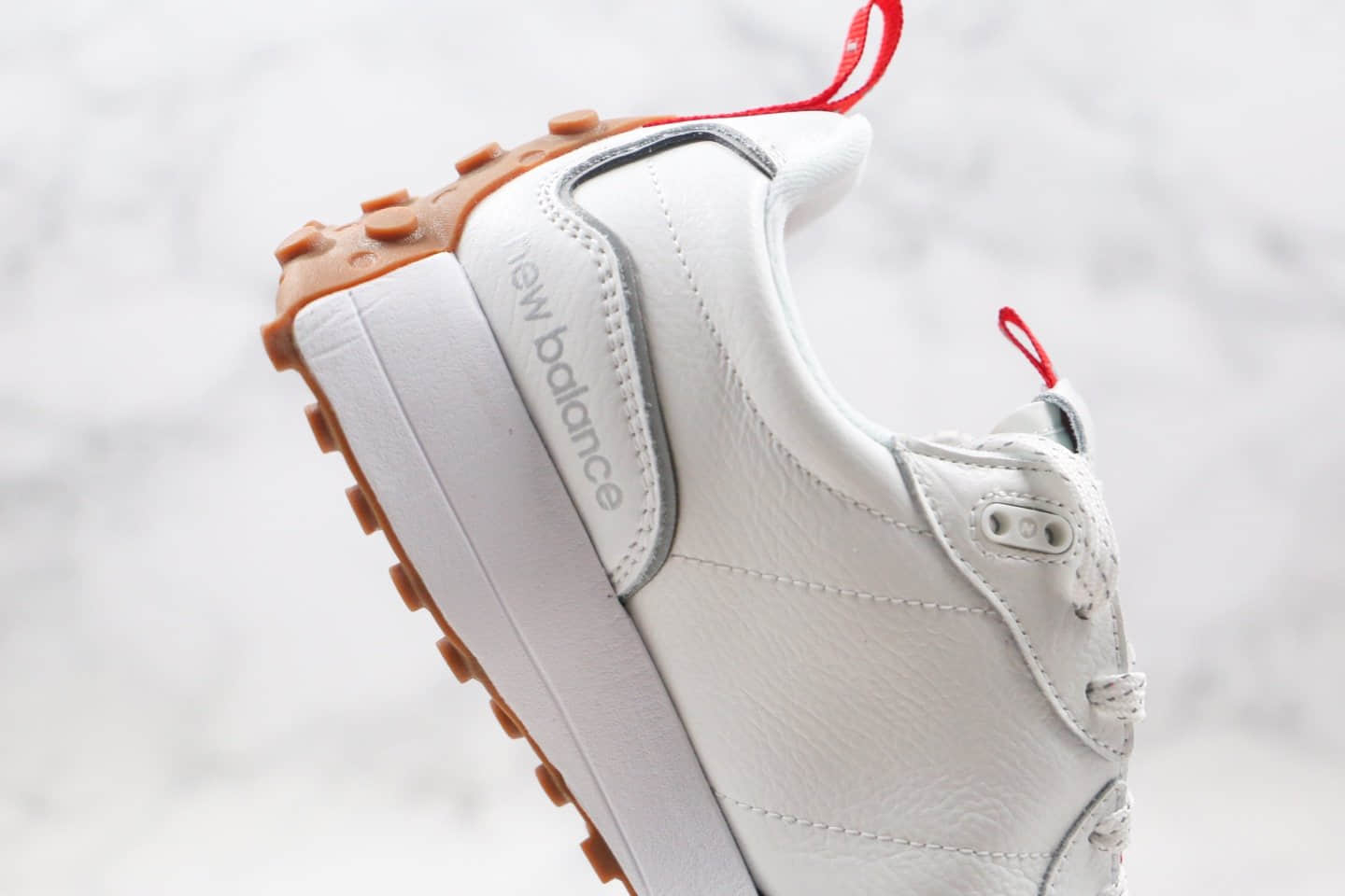 新百伦New Balance 327纯原版本皮面复古慢跑鞋NB327白灰红色3M反光满天星原盒原标 货号:MS327ARI