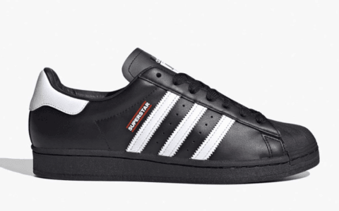 美国嘻哈天团联名来袭！RUN DMC x adidas Superstar即将发售！ 货号：FX7617