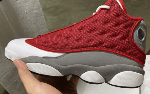 酷似凯文·马丁PE！全新AJ13“ Red Flint”惊艳亮相！还有几分Flint的味道！ 货号：414571-600