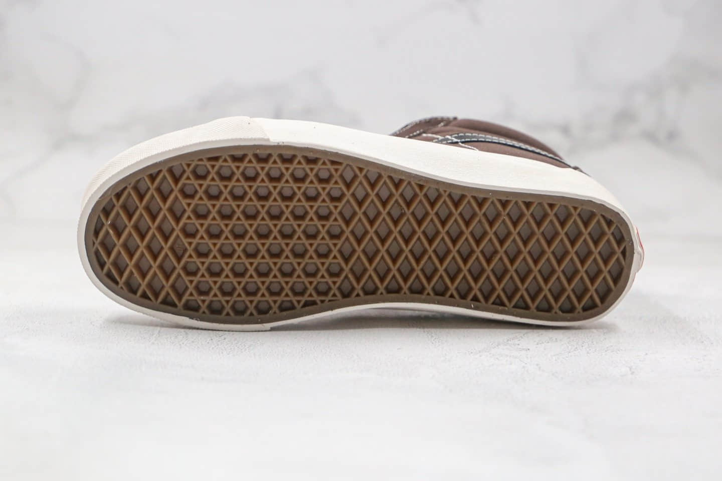 万斯Vans Sk8-Mid公司级版本中帮帆布麂皮拼接板鞋咖啡棕原厂硫化大底 货号:VN0A3ZCDUN8