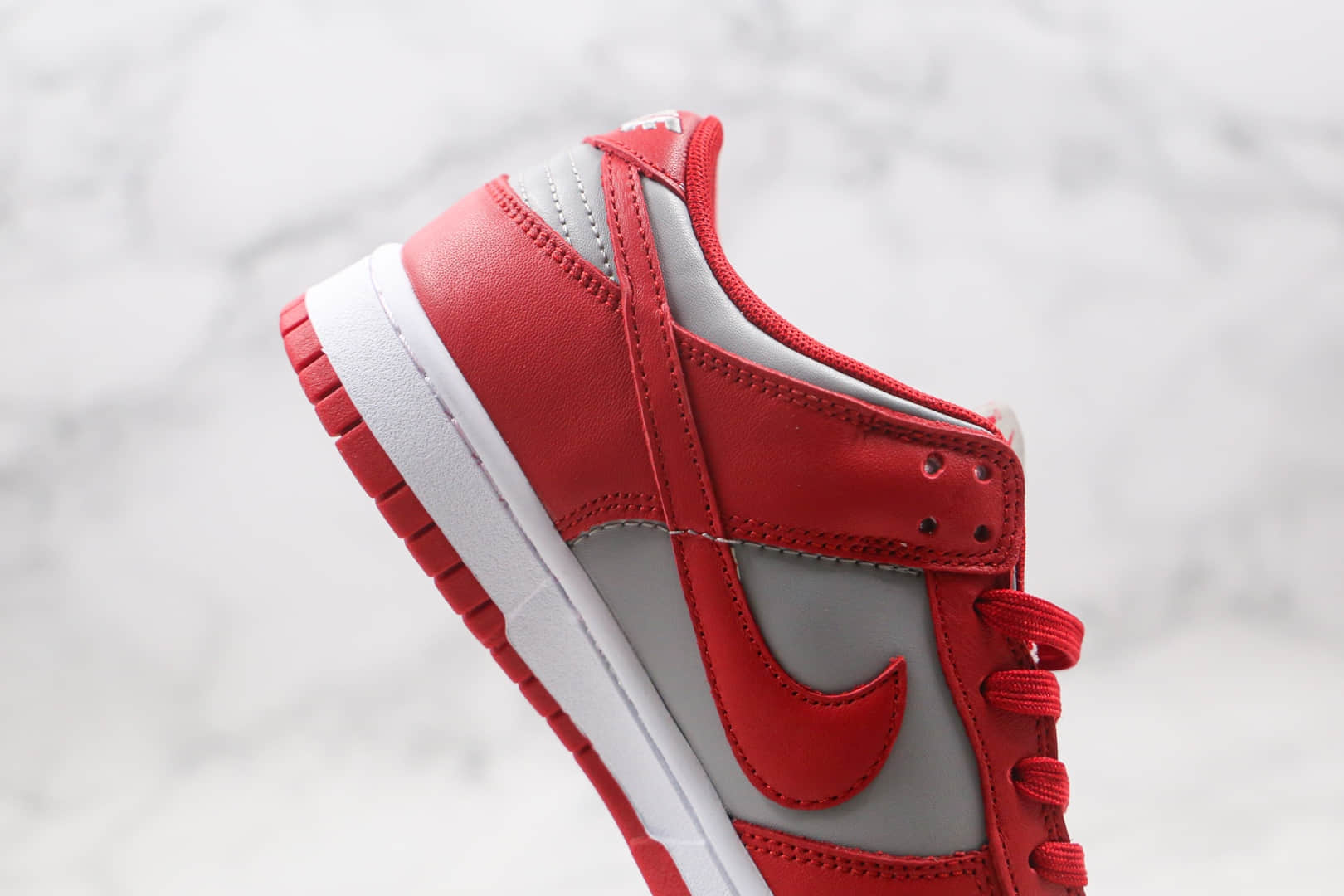 耐克Nike SB Dunk Low纯原版本低帮SB DUNK灰红色板鞋内置气垫原盒原标 货号:DD1301-002