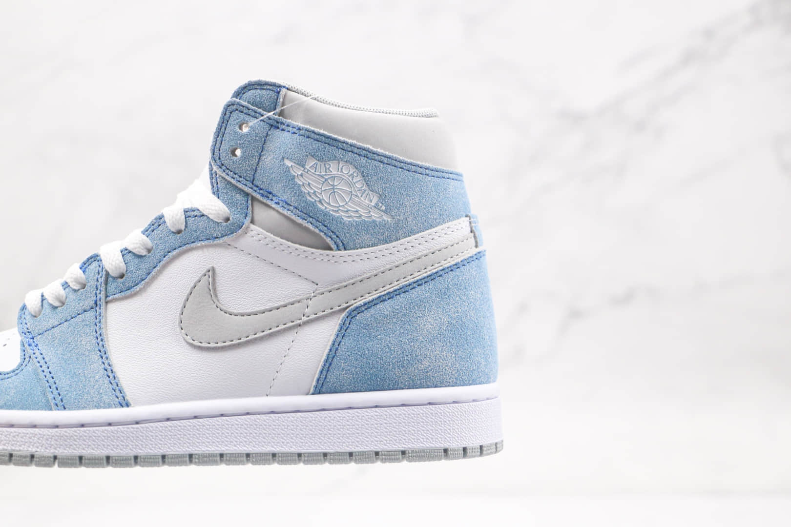 乔丹Air Jordan 1 Hyper Royal纯原版本高帮AJ1麂皮白蓝色篮球鞋正确后跟定型原盒原标 货号:555088-402