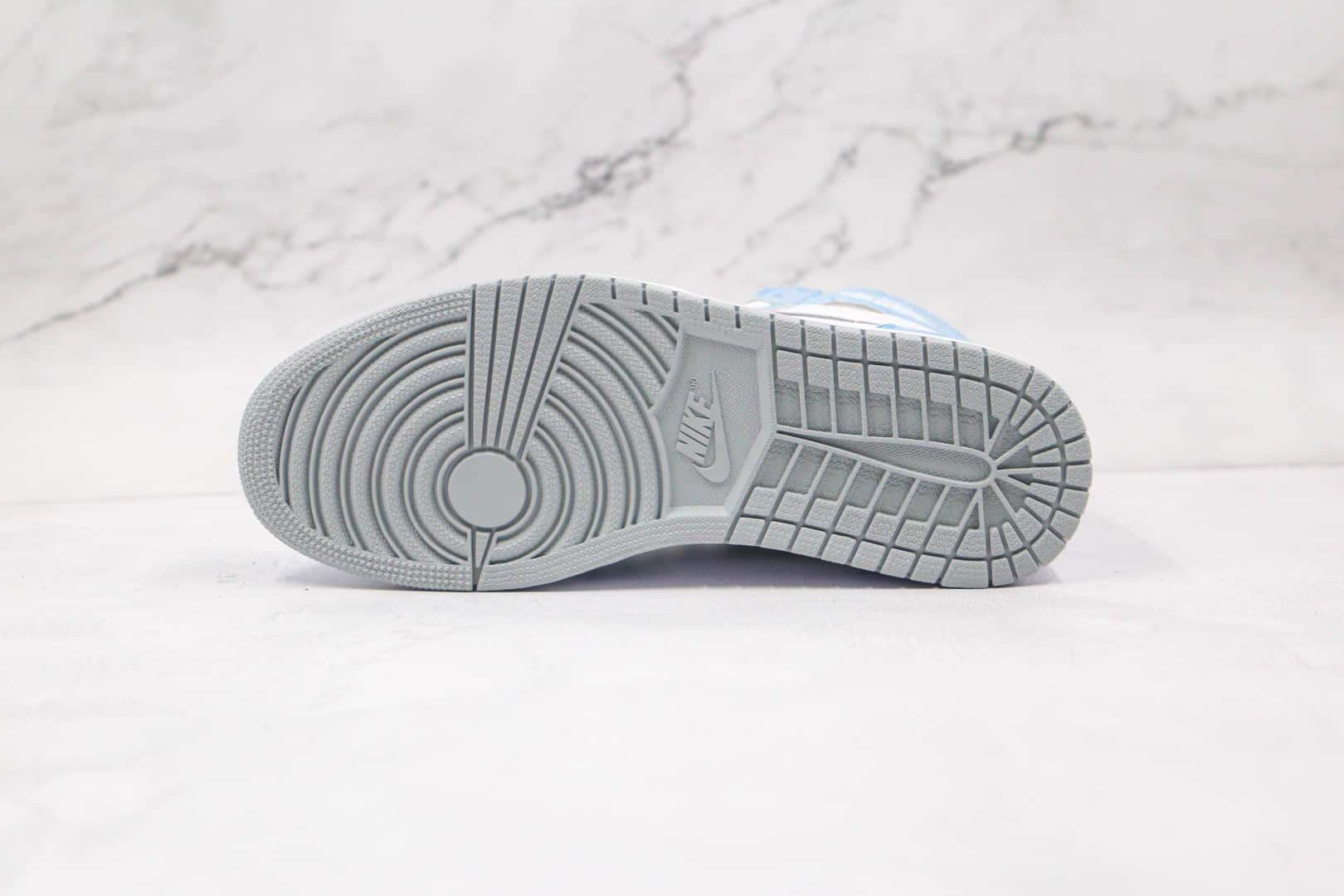 乔丹Air Jordan 1 Hyper Royal纯原版本高帮AJ1麂皮白蓝色篮球鞋正确后跟定型原盒原标 货号:555088-402