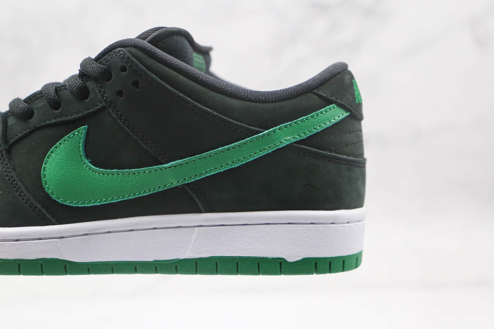 耐克Nike SB Dunk纯原版本低帮SB DUNK黑绿色板鞋内置后跟Zoom气垫原盒原标 货号：BQ6817-005