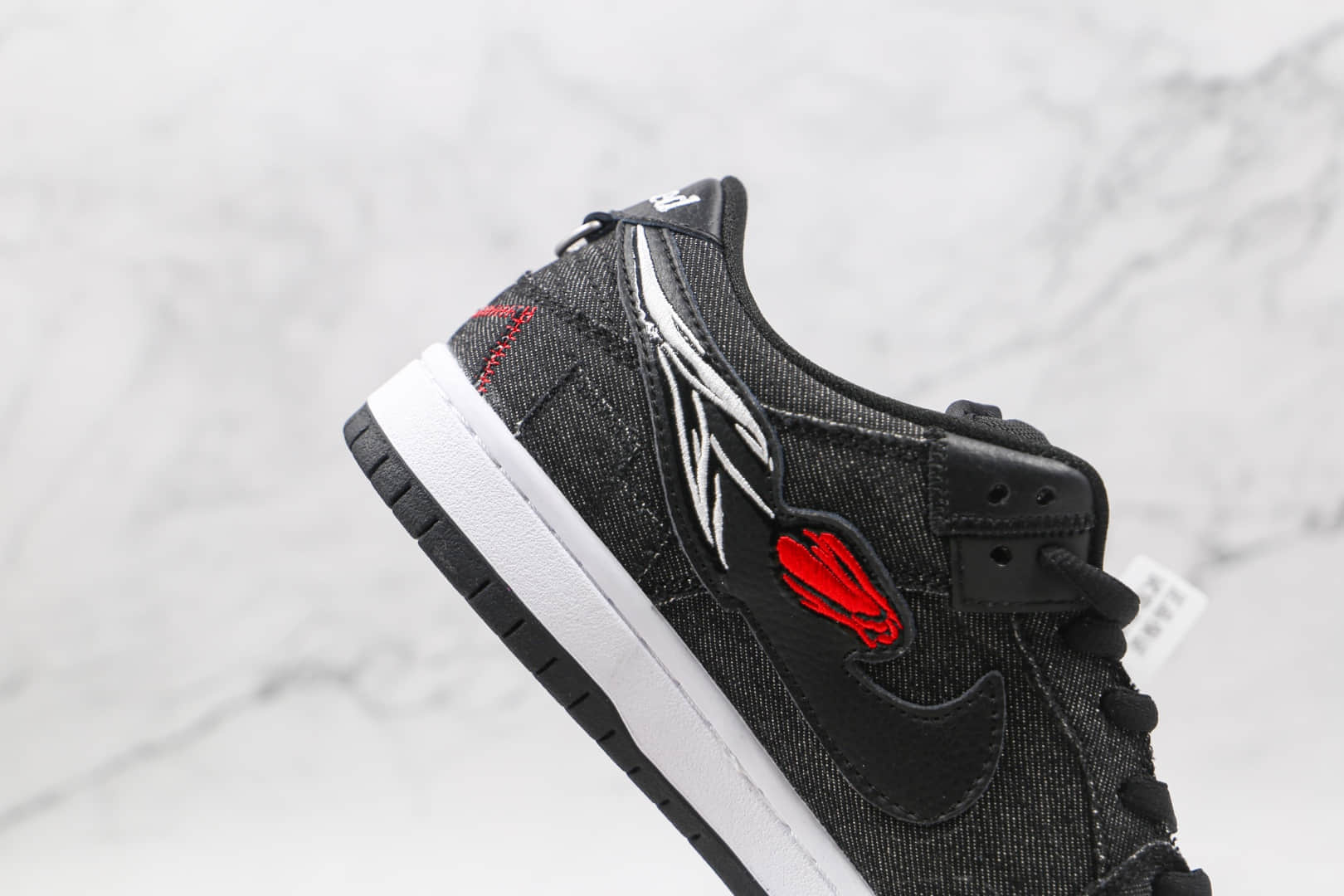 耐克NIKE SB Dunk Low Wasted Youth纯原版本低帮SB DUNK青年联名黑红废材玫瑰印花补丁板鞋内置气垫 货号：DD8386-001