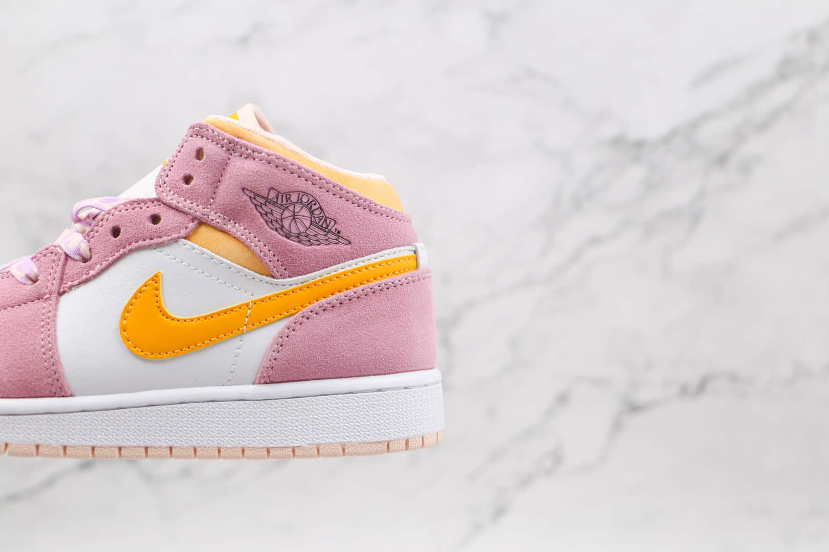 乔丹Air Jordan aj1 mid SE GS纯原版本中帮AJ1扎染粉板鞋原鞋开模一比一打造 货号：DC9517-600