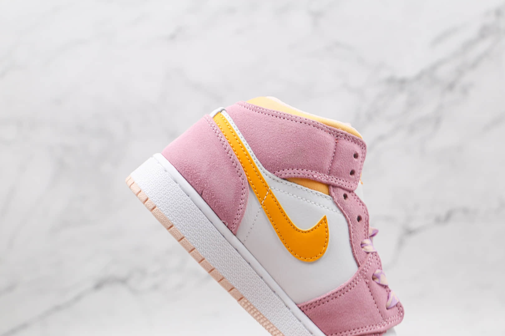 乔丹Air Jordan aj1 mid SE GS纯原版本中帮AJ1扎染粉板鞋原鞋开模一比一打造 货号：DC9517-600