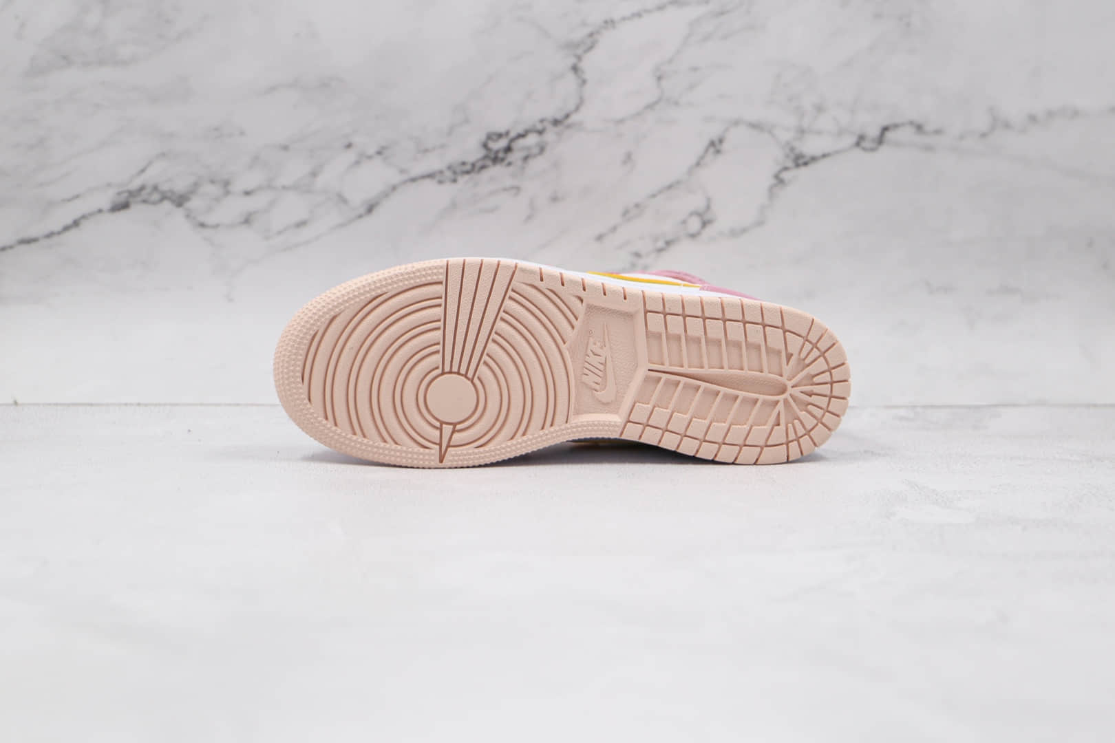 乔丹Air Jordan aj1 mid SE GS纯原版本中帮AJ1扎染粉板鞋原鞋开模一比一打造 货号：DC9517-600