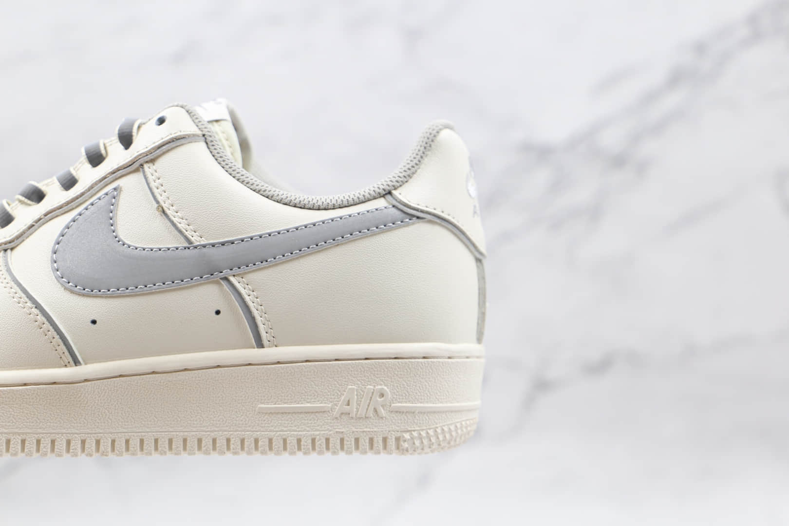 耐克Nike Air Force 1 Low '07纯原版本空军一号低帮AF1白灰色3M反光内置solo气垫 货号：BQ8228-366