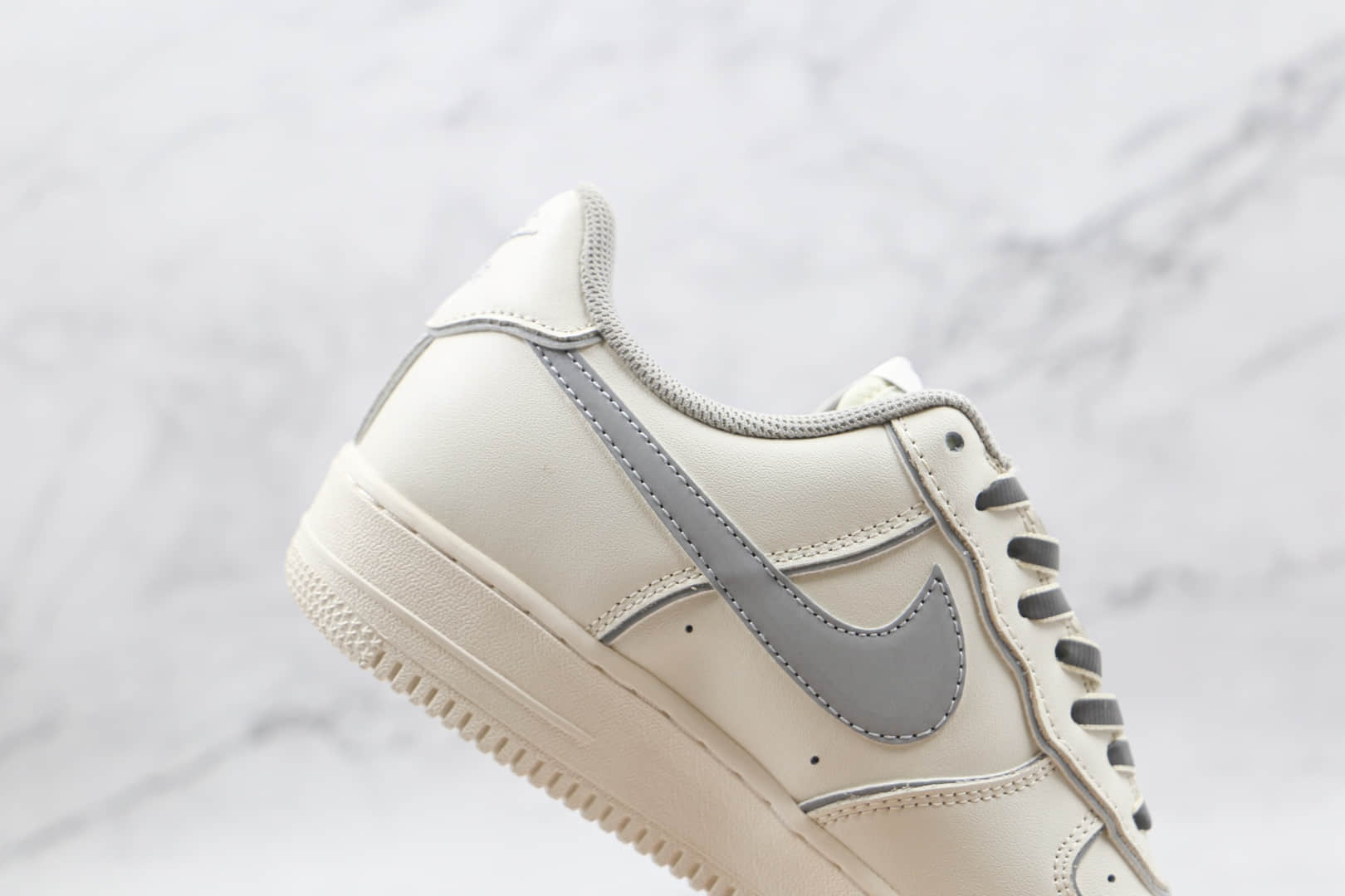 耐克Nike Air Force 1 Low '07纯原版本空军一号低帮AF1白灰色3M反光内置solo气垫 货号：BQ8228-366