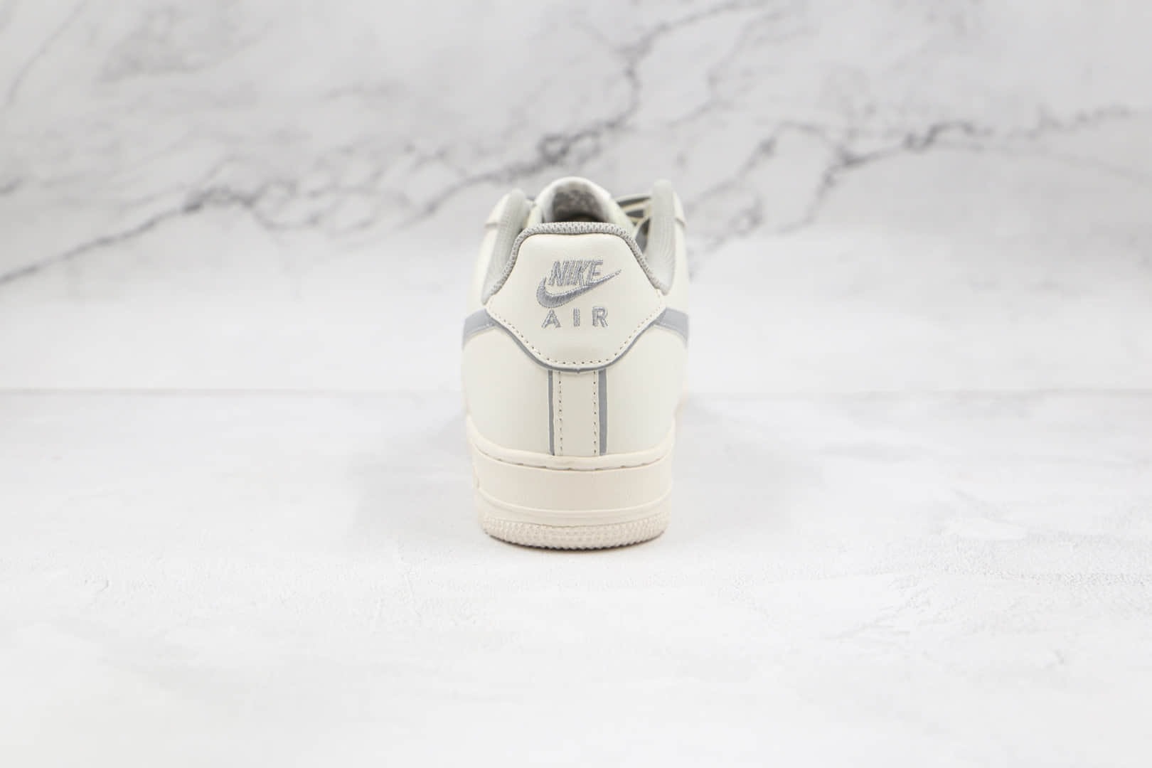 耐克Nike Air Force 1 Low '07纯原版本空军一号低帮AF1白灰色3M反光内置solo气垫 货号：BQ8228-366