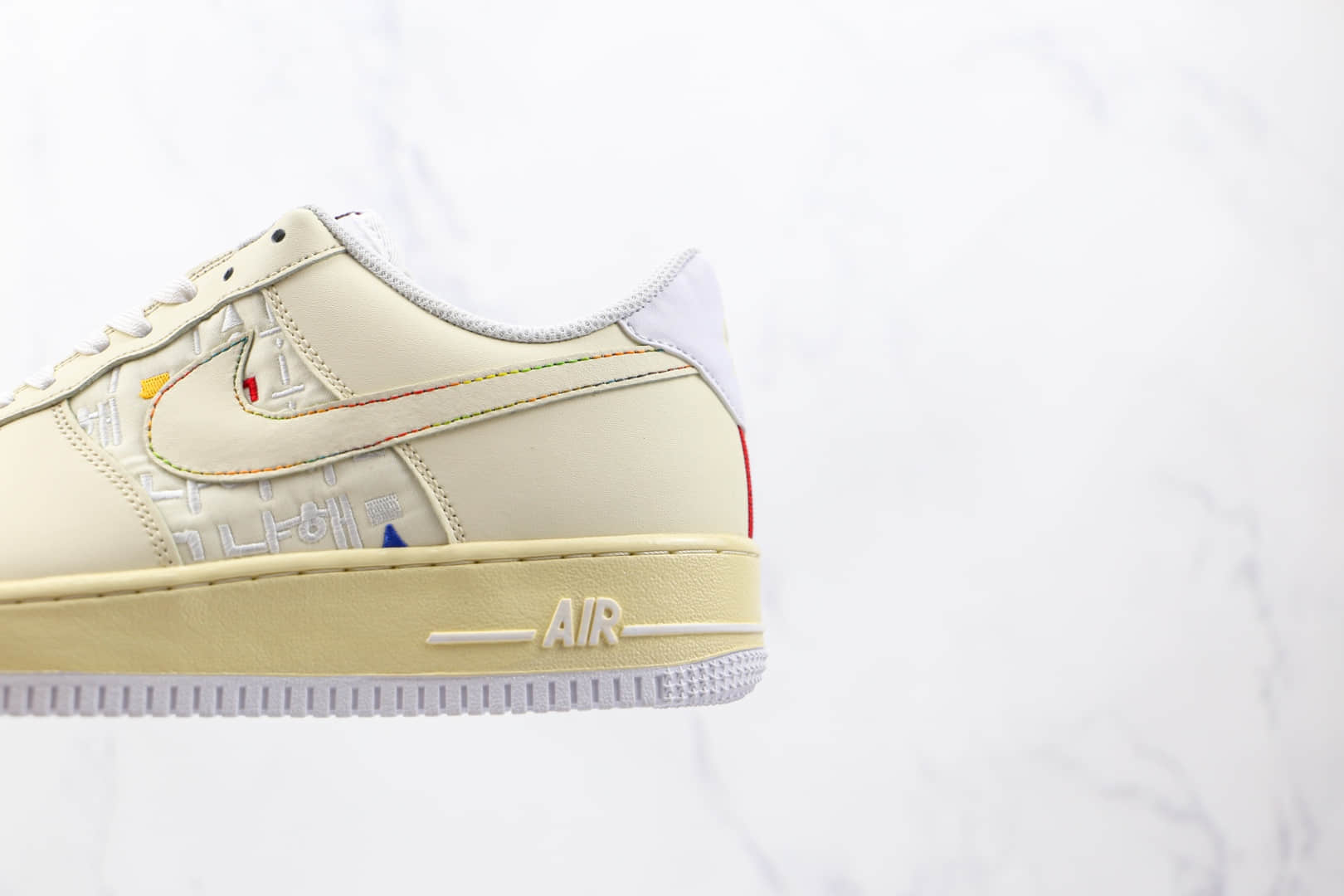 耐克Nike Air Force 1 Low纯原版本低帮空军一号米黄色字母印花韩文刺绣板鞋内置气垫 货号：DO2701-715