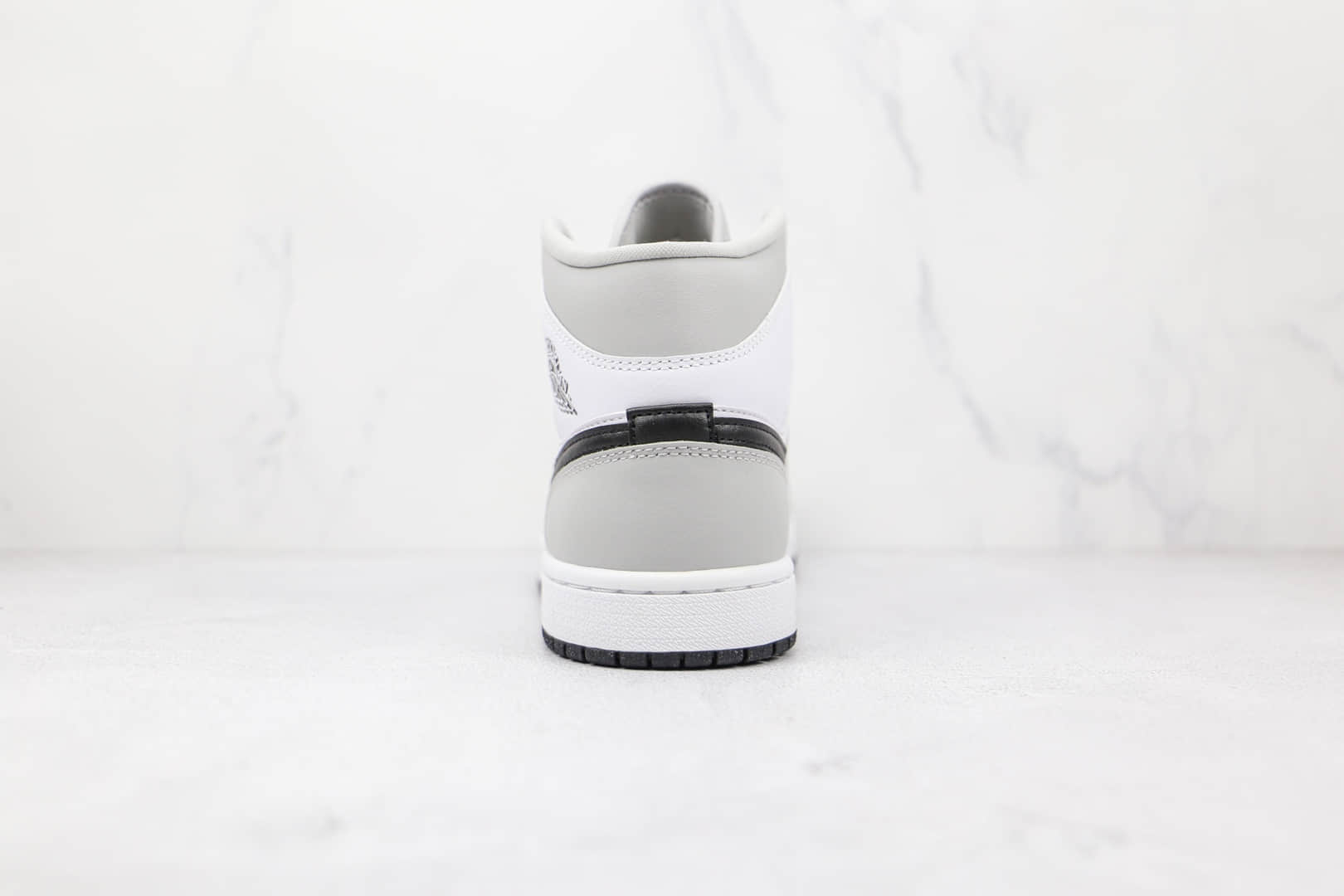 乔丹Air Jordan 1 Mid Light Smoke Grey纯原版本中帮AJ1白灰黑烟灰色板鞋正确后跟定型 货号:BQ6472-015