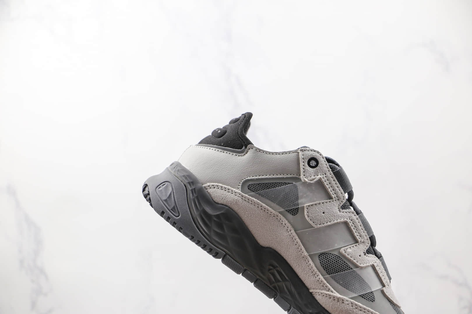 阿迪达斯Adidas Originals NiteBall纯原版本街球系列灰白色篮球鞋原楦头纸板打造 货号:S24147