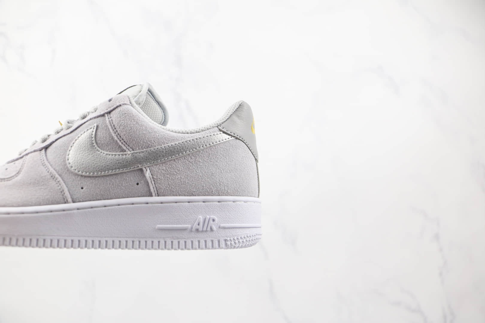 耐克Nike Air Force 1纯原版本低帮空军一号灰银色麂皮板鞋内置气垫 货号：DC4458-001