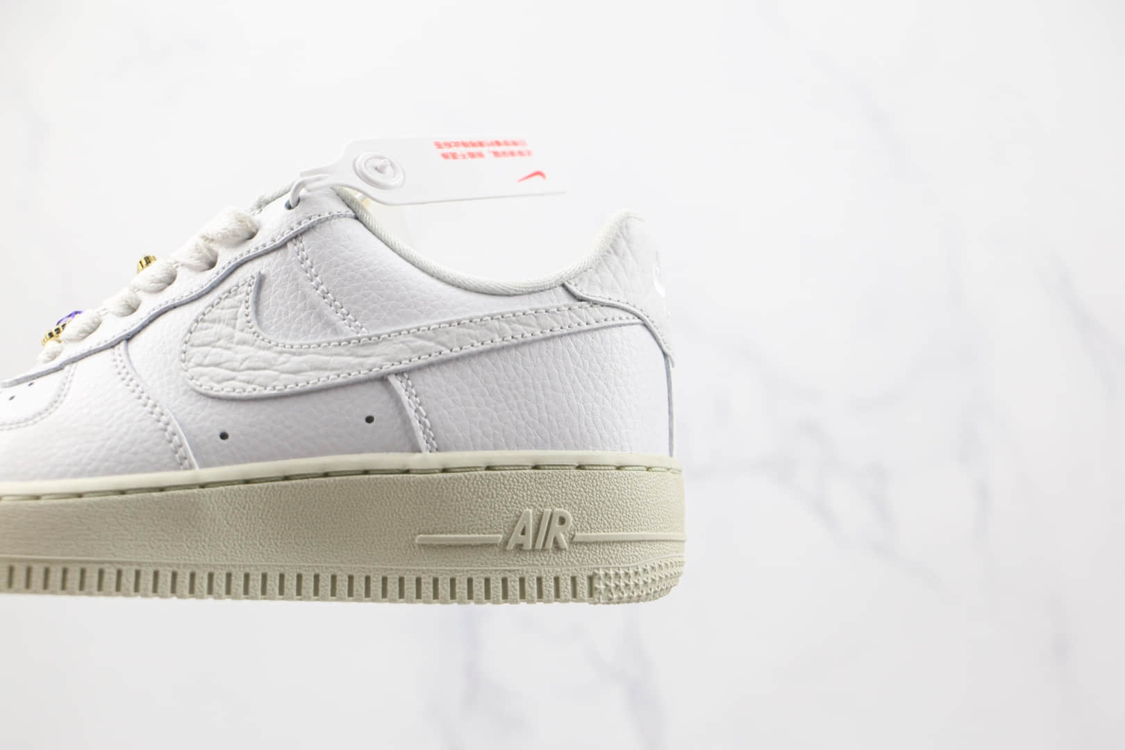 耐克Nike Air Force 1纯原版本低帮空军一号白色小配饰钻石板鞋内置气垫 货号：DN5463-100