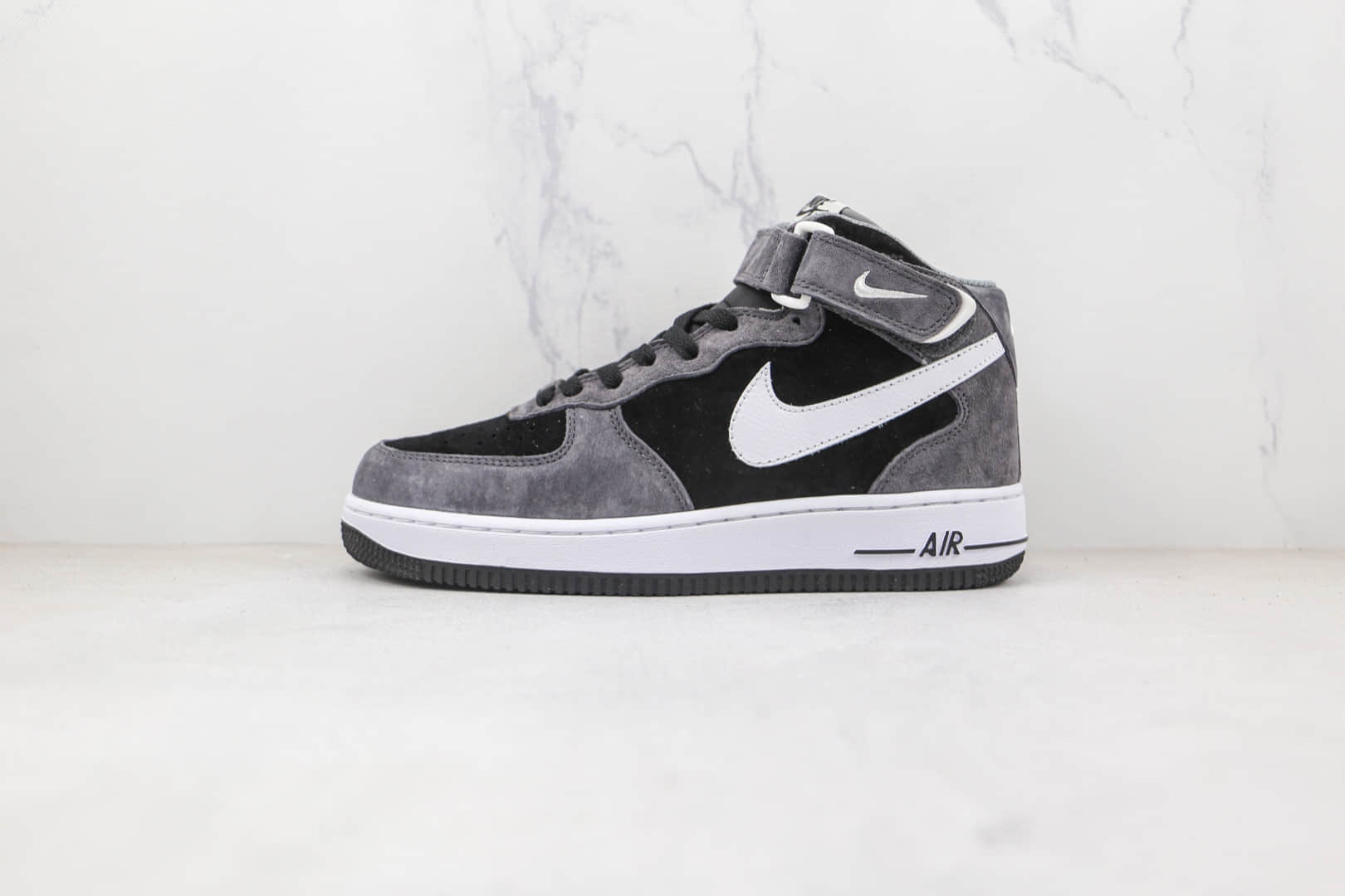 耐克Nike Air Force 1 07 Mid纯原版本中帮空军一号麂皮黑白灰板鞋原楦头纸板打造 货号：QT3369-996