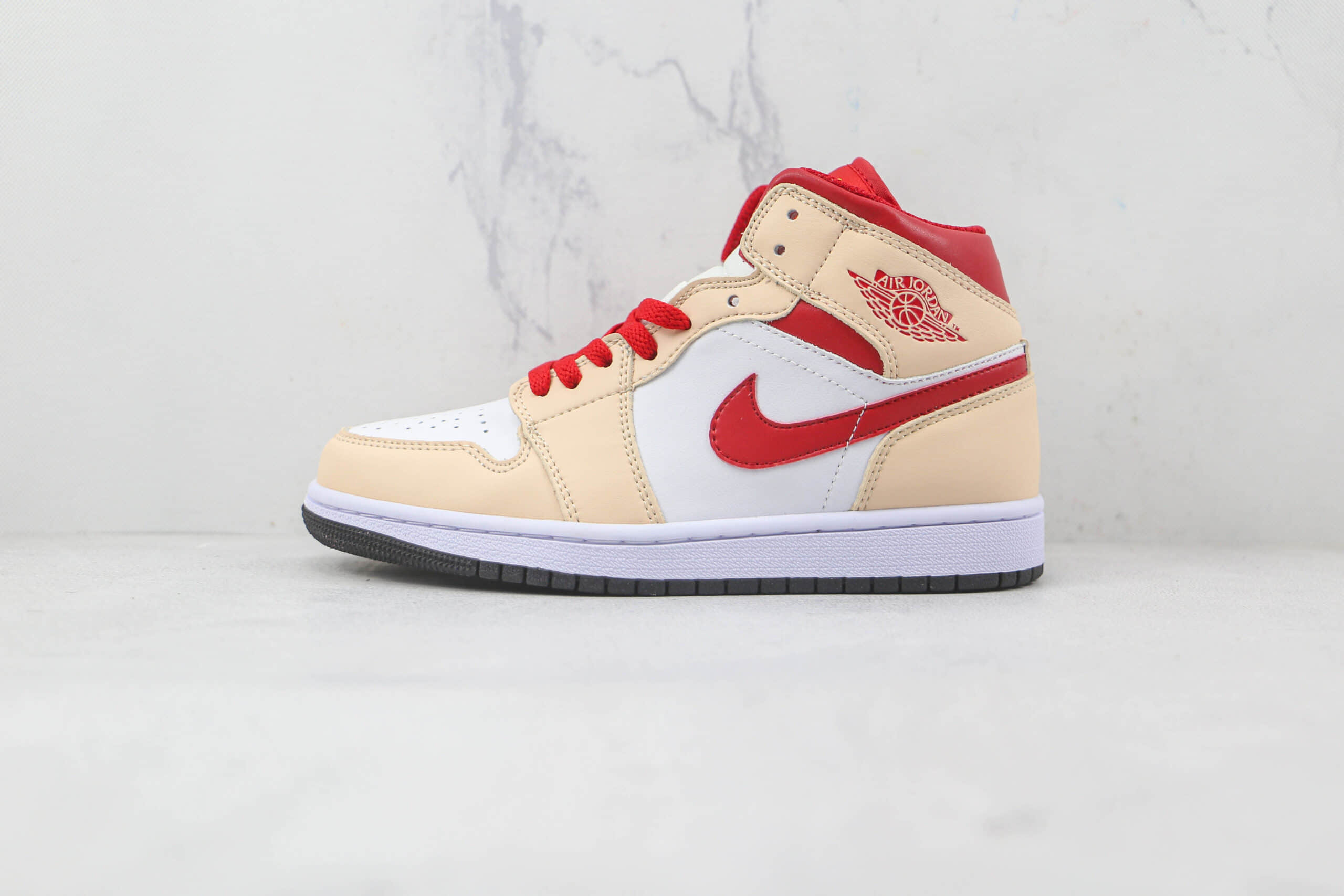 乔丹Air Jordan 1 Mid纯原版本中帮AJ1白橘红篮球鞋原楦头纸板打造 货号：554725-201