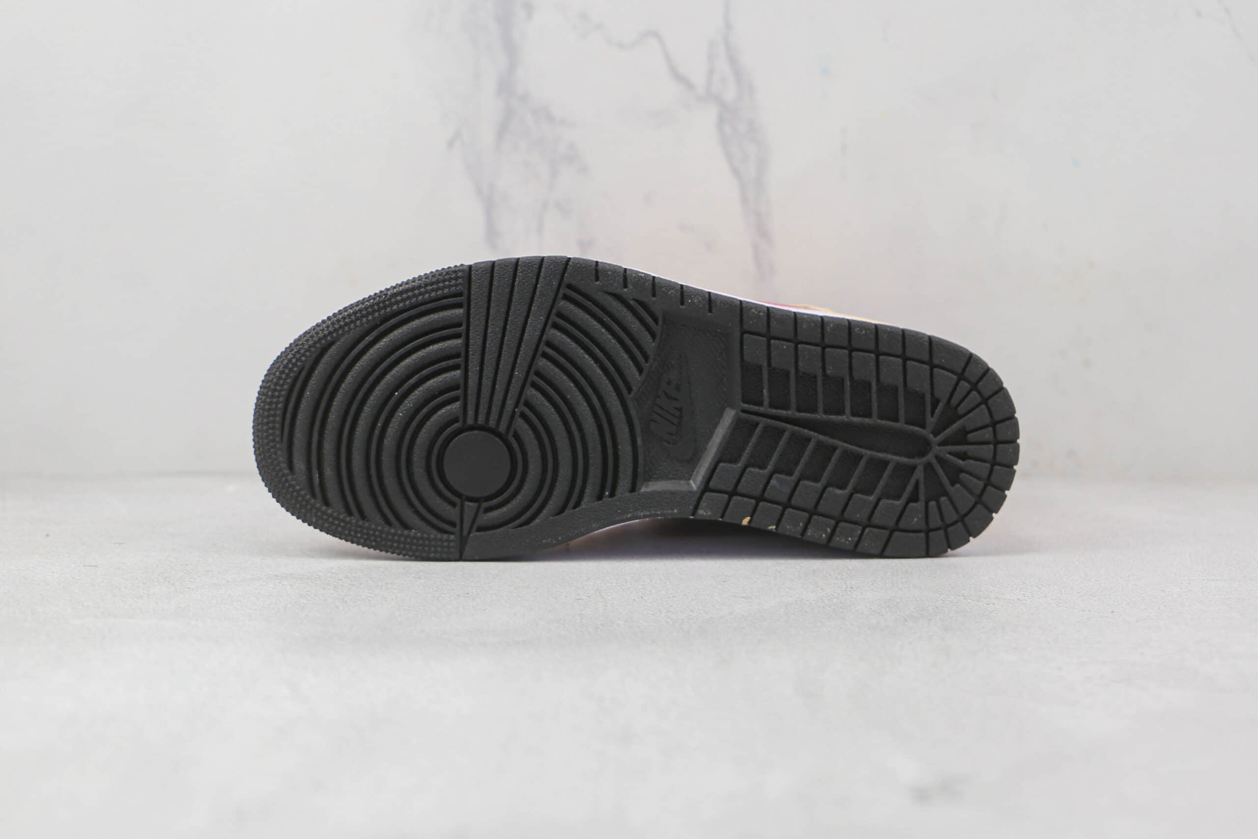 乔丹Air Jordan 1 Mid纯原版本中帮AJ1白橘红篮球鞋原楦头纸板打造 货号：554725-201