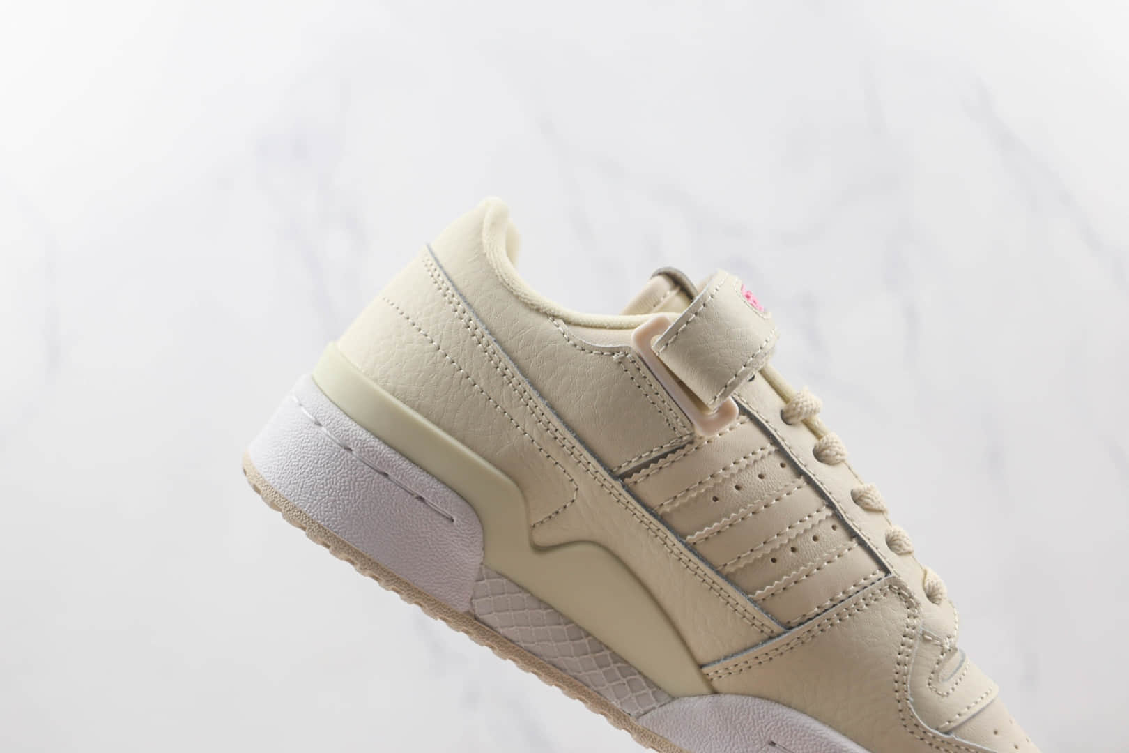 阿迪达斯Adidas originals Forum 84 low纯原版本米色魔术贴Forum84板鞋原楦头纸板打造 货号：GV9190