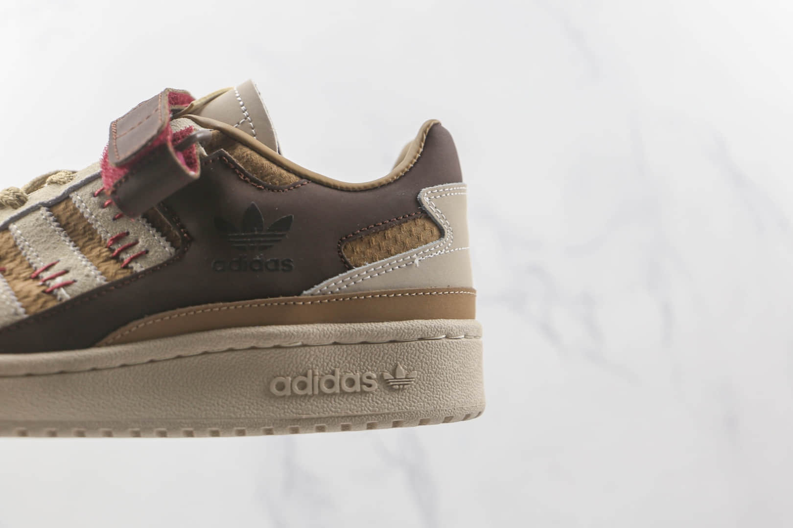 阿迪达斯Adidas originals Forum 84 low纯原版本低帮魔术贴Forum84复古板鞋原楦头纸板打造 货号：GV6710