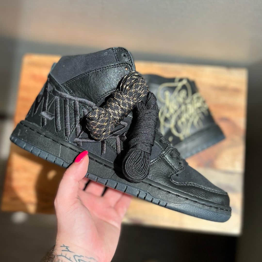 狂野涂鸦刺绣!全新FAUST x Nike SB Dunk Hi细节释出! 货号:DH7755-001