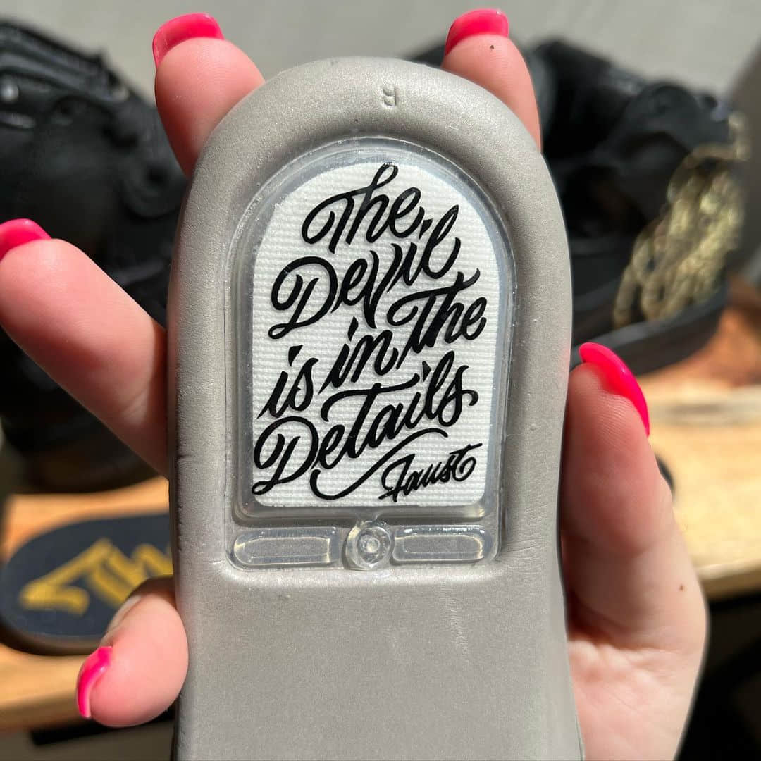 狂野涂鸦刺绣!全新FAUST x Nike SB Dunk Hi细节释出! 货号:DH7755-001