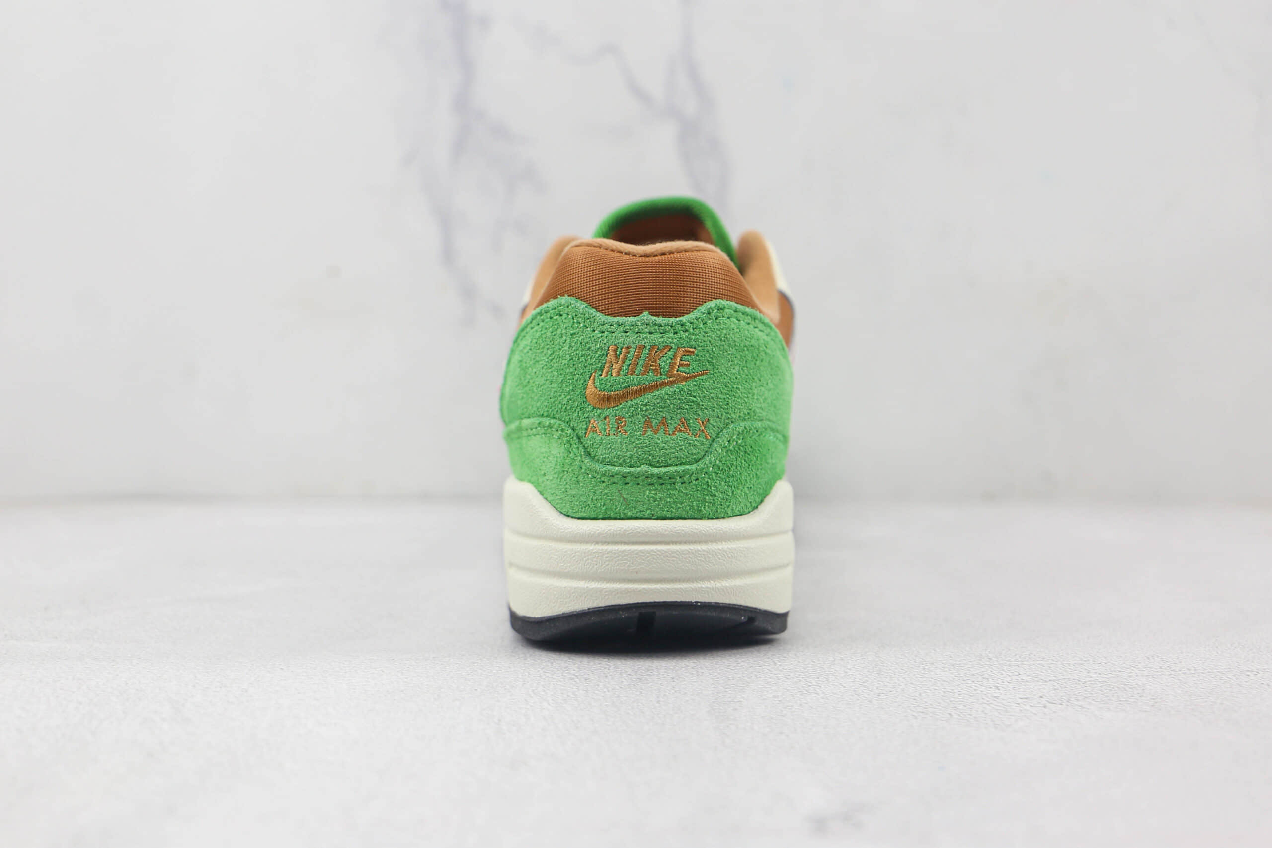耐克Nike Air Max 1纯原版本麂皮棕绿粉Max1气垫鞋原楦头纸板打造 货号：DR9773-300