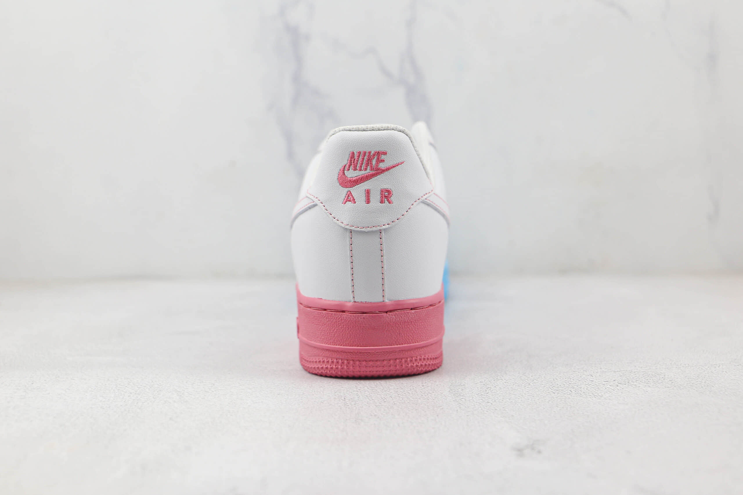 耐克Nike Air Force 1’07 Low纯原版本低帮空军一号蓝粉涂鸦板鞋内置气垫 货号：AF1234-008